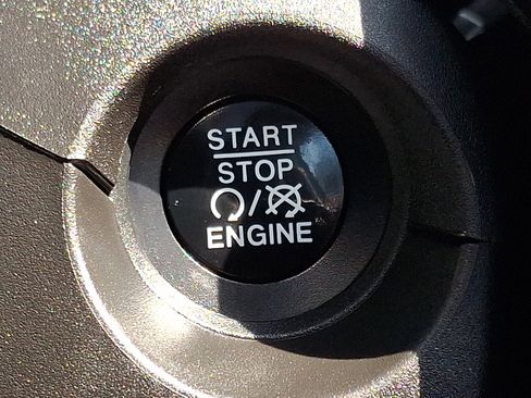 Used 2018 Jeep Compass Latitude w/ Popular Equipment Group image 23