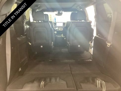 Used 2025 Chrysler Pacifica Select AWD/4WD image 17