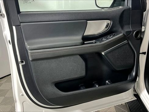 Used 2025 Ford Expedition Active AWD/4WD image 18
