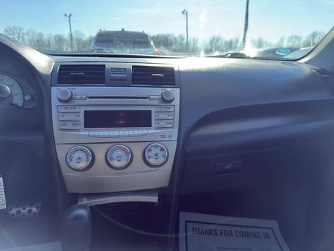 Used 2011 Toyota Camry SE w/ SE Extra-Value Pkg #1 FWD image 13