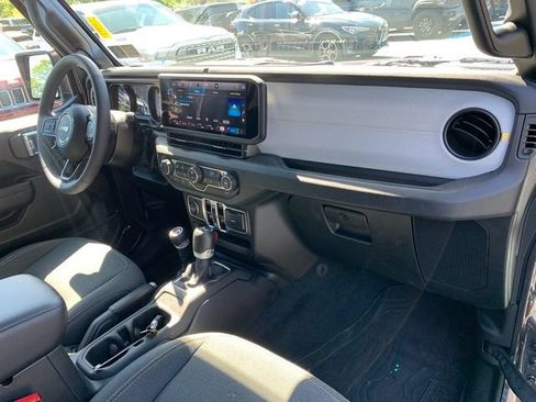 Used 2025 Jeep Wrangler Unlimited Sport AWD/4WD image 13