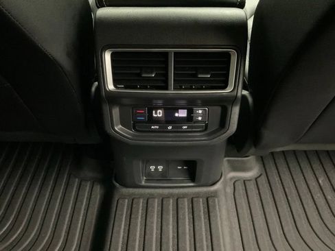 Used 2025 Volkswagen Atlas SE FWD image 29