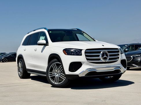 Used 2026 Mercedes-Benz GLS 450 4MATIC image 2