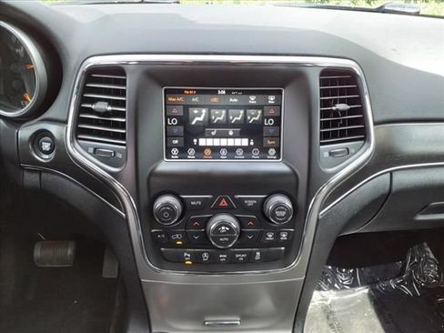 Used 2018 Jeep Grand Cherokee Limited AWD/4WD image 12