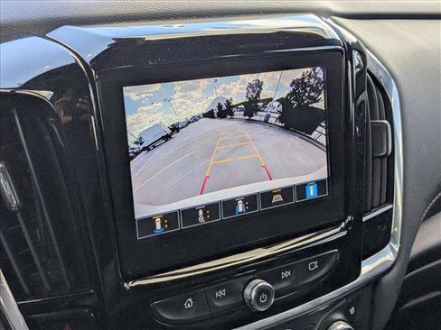 Used 2023 Chevrolet Traverse Premier image 13