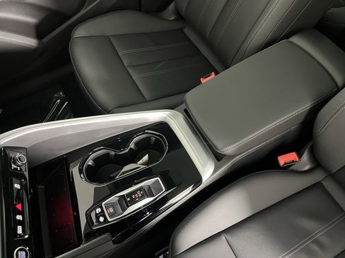 Used 2025 Audi Q5 Premium Plus w/ Premium Plus image 18