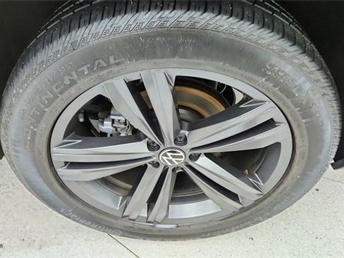 Used 2021 Volkswagen Atlas Cross Sport SE w/ Panoramic Sunroof Package image 57