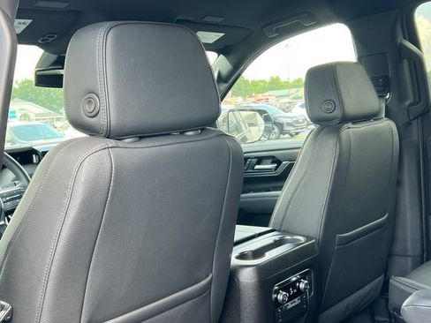 Used 2025 GMC Yukon XL Denali AWD/4WD image 40