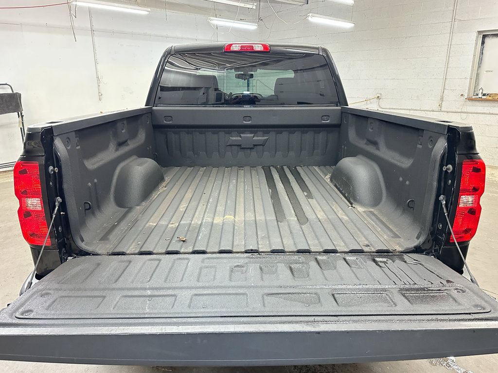 Used 2018 Chevrolet Silverado 1500 LT w/ LPO, Black Pack AWD/4WD image 16