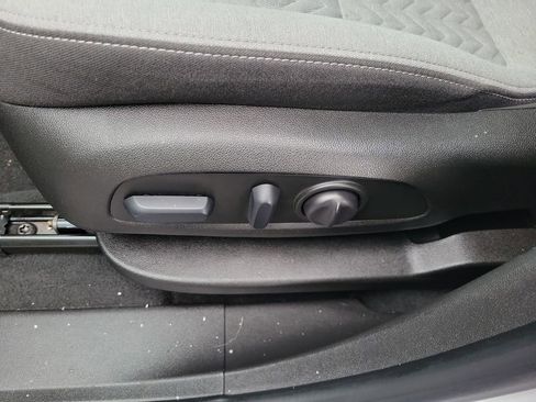 Used 2022 Chevrolet Equinox LT FWD image 18