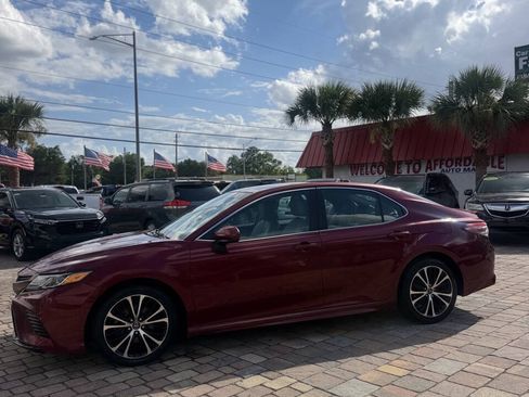 Used 2018 Toyota Camry SE FWD image 10