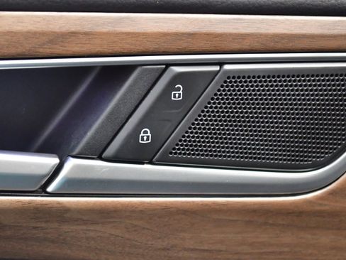 Used 2025 Volkswagen Atlas SE FWD image 17