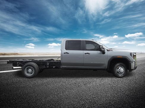 New 2026 GMC Sierra 3500 Pro w/ Convenience Package image 10