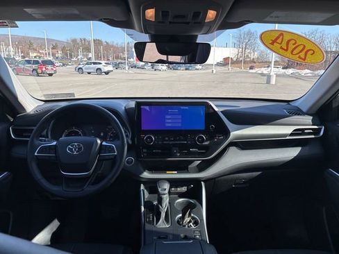 Certified 2024 Toyota Highlander XLE image 26