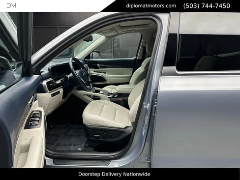 Used 2023 Kia Telluride EX w/ EX Captain's Chair Package image 17