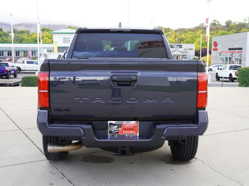 Used 2024 Toyota Tacoma TRD Off-Road image 7