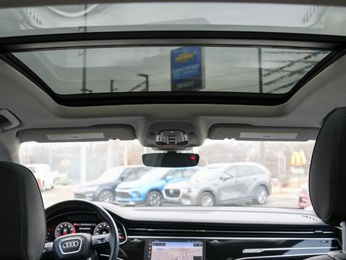 Used 2021 Audi Q8 Premium w/ Convenience Package image 10