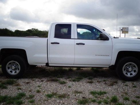 Used 2018 Chevrolet Silverado 1500 W/T w/ WT Convenience Package AWD/4WD image 3