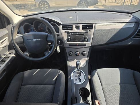 Used 2010 Chrysler Sebring Touring FWD image 17