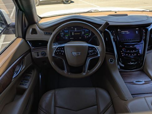 Used 2017 Cadillac Escalade Platinum image 19