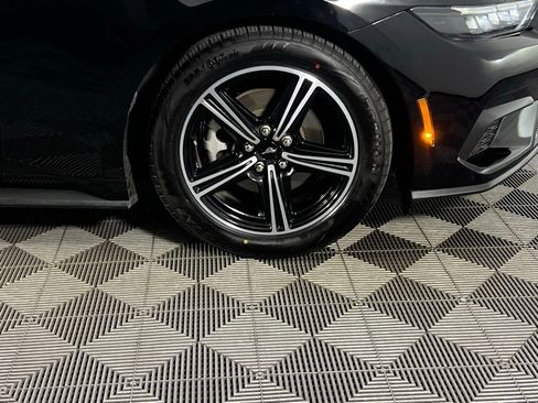 Used 2025 Ford Mustang Premium image 10