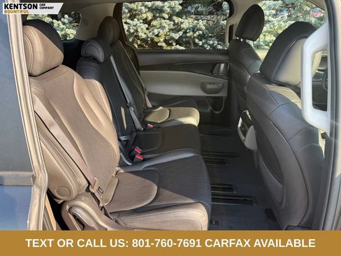 Used 2025 Kia Carnival FWD image 31