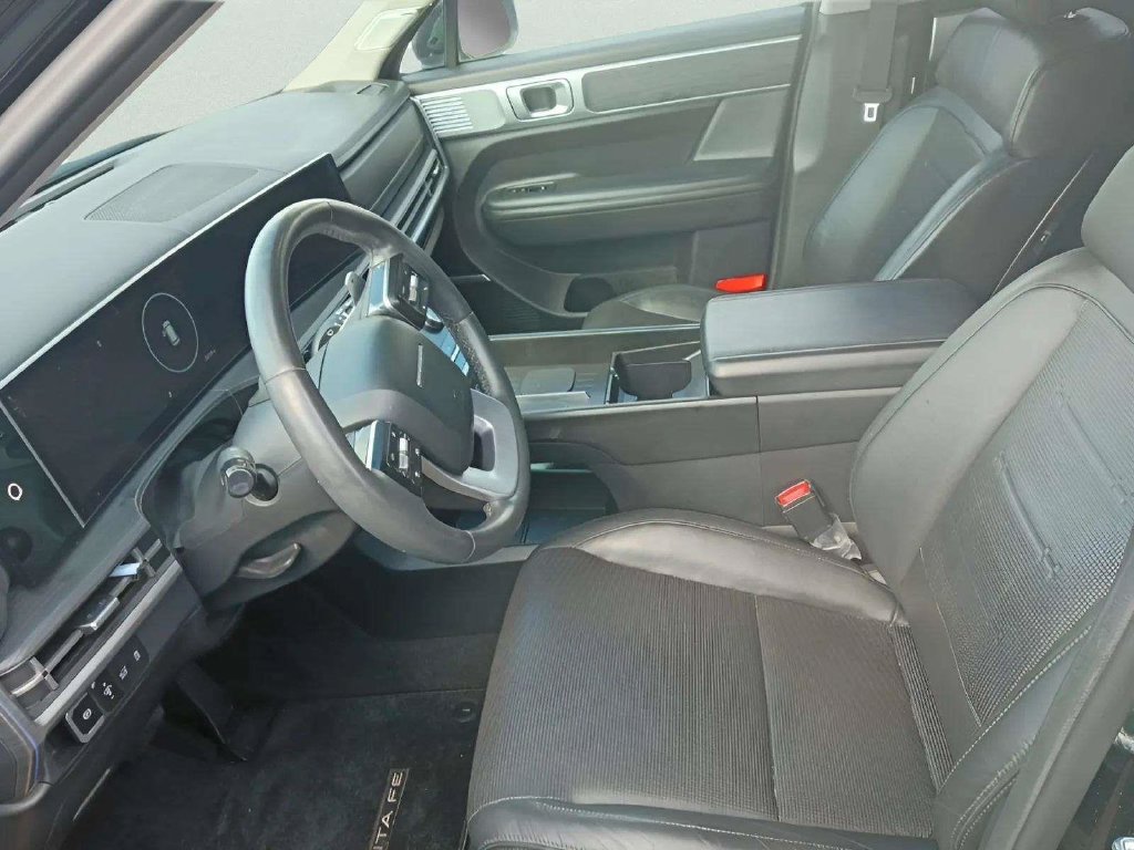 Used 2024 Hyundai Santa Fe Limited FWD image 13