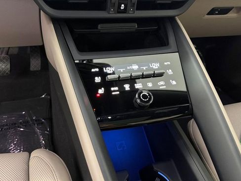 Used 2025 Porsche Macan Electric w/ Premium Package RWD image 23