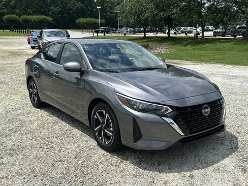 Used 2024 Nissan Sentra SV FWD image 3