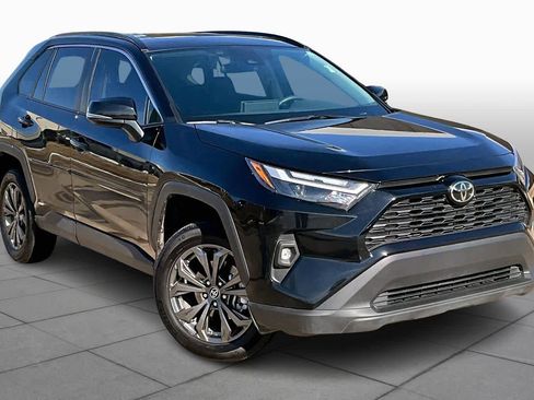 Used 2025 Toyota RAV4 XLE Premium image 3