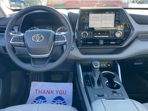 Used 2022 Toyota Highlander LE image 10
