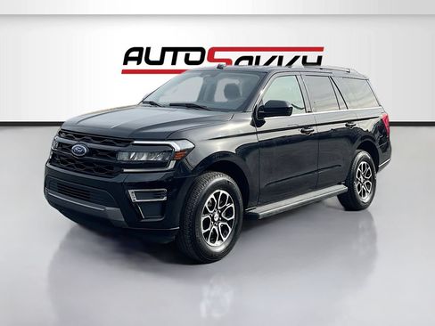 Used 2024 Ford Expedition XLT AWD/4WD image 3