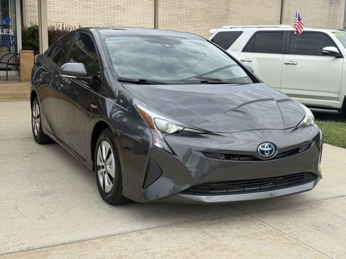 Used 2017 Toyota Prius Four w/ Advanced Technology Package FWD image 3
