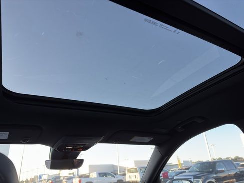 Used 2025 Chevrolet Traverse RS image 15