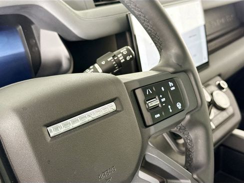 Used 2025 Land Rover Defender 110 X-Dynamic SE image 19