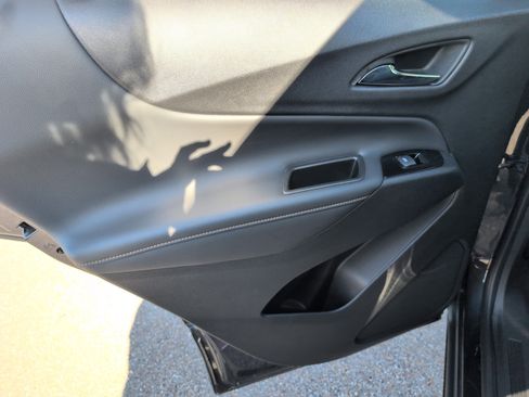 Used 2022 Chevrolet Equinox Premier image 34