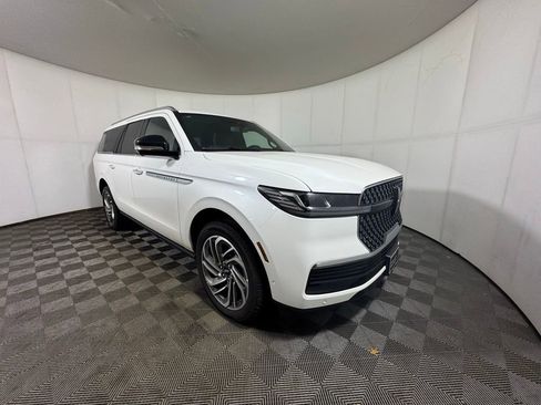 New 2025 Lincoln Navigator L Reserve AWD/4WD image 7