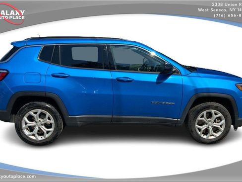 Used 2024 Jeep Compass Latitude AWD/4WD image 4