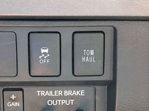 Used 2017 Toyota Tundra SR5 AWD/4WD image 32