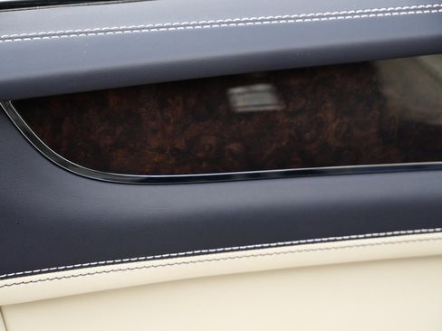 New 2025 Bentley Bentayga Extended Wheelbase image 16