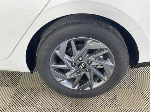 Used 2025 Hyundai Elantra Hybrid FWD image 19