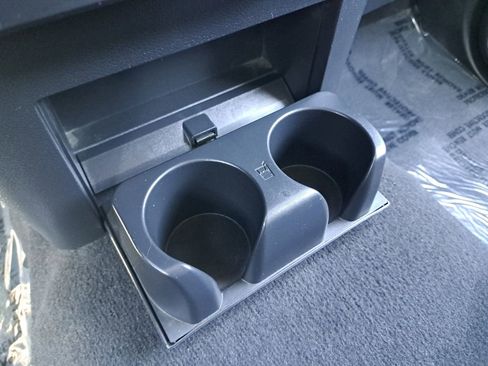 Used 2022 Nissan Titan SV image 24