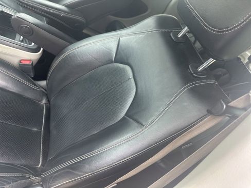 Used 2022 Chrysler Pacifica Touring-L FWD image 3
