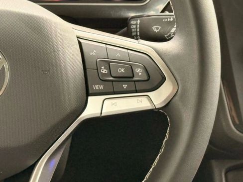 Used 2022 Volkswagen Tiguan SE w/ Panoramic Sunroof Package image 33