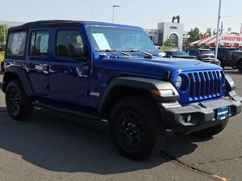 Used 2018 Jeep Wrangler Unlimited Sport AWD/4WD image 2