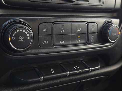 Used 2018 Chevrolet Silverado 1500 Custom w/ Custom Value Package image 13