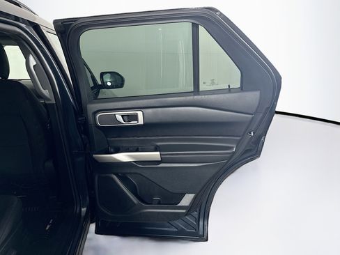 Used 2023 Ford Explorer XLT image 32