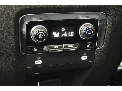 Used 2024 Chevrolet Tahoe Z71 w/ Z71 Off-Road Package AWD/4WD image 30