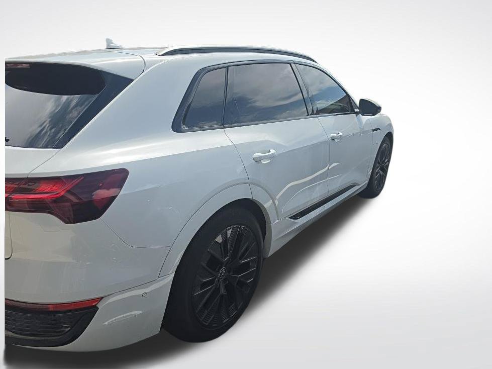 Used 2024 Audi Q8 e-tron Prestige AWD/4WD image 4