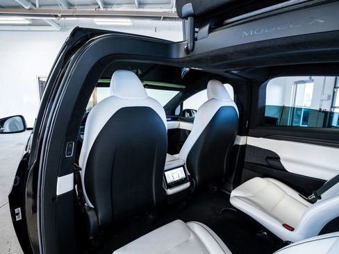 Used 2022 Tesla Model X Plaid image 52